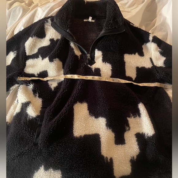 Fleece/ Sherpa style 1/4 zip pullover - Picture 3 of 4